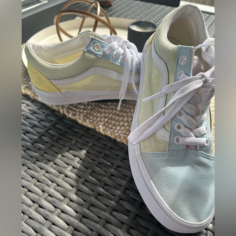 Woman’s tennis shoes by Vans 7.5